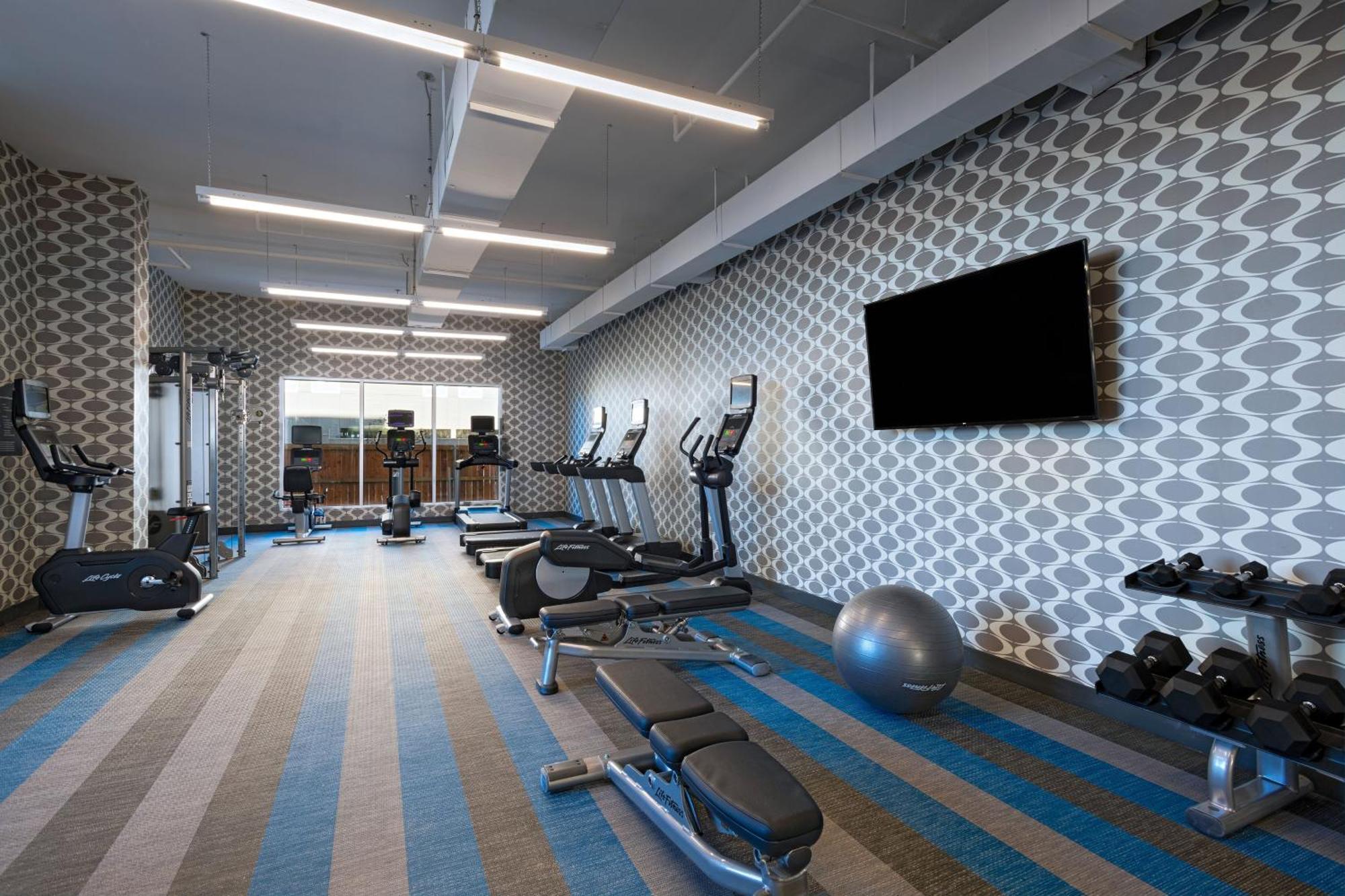 Отель Aloft Waco Downtown Экстерьер фото